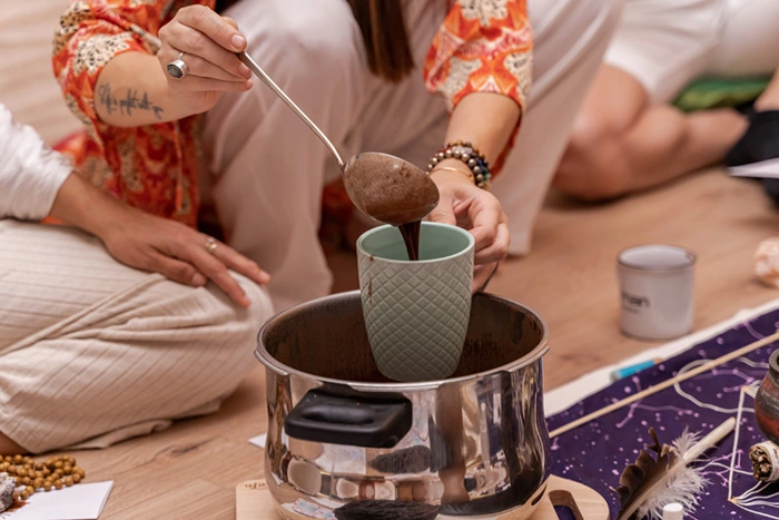 Círculo de cacao ceremonial con música y meditación
