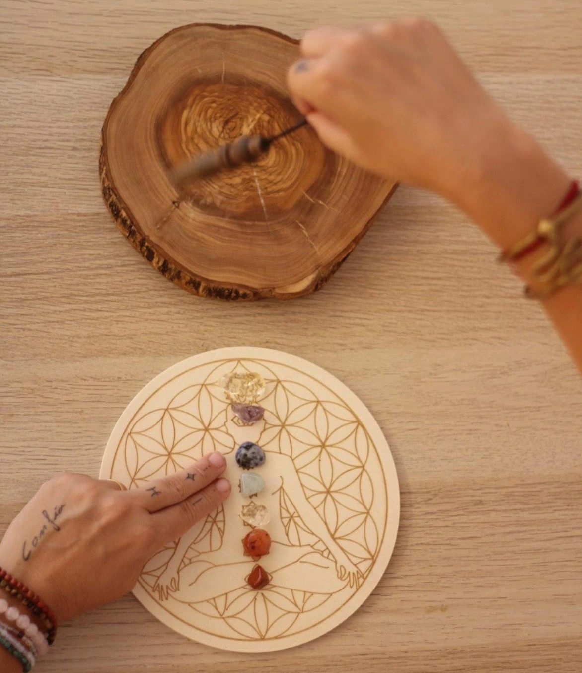 Formación de limpiezas energéticas: práctica con péndulo y espacio sagrado