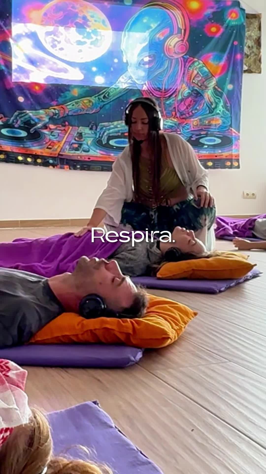 Relajación grupal tras práctica de activación Kundalini.