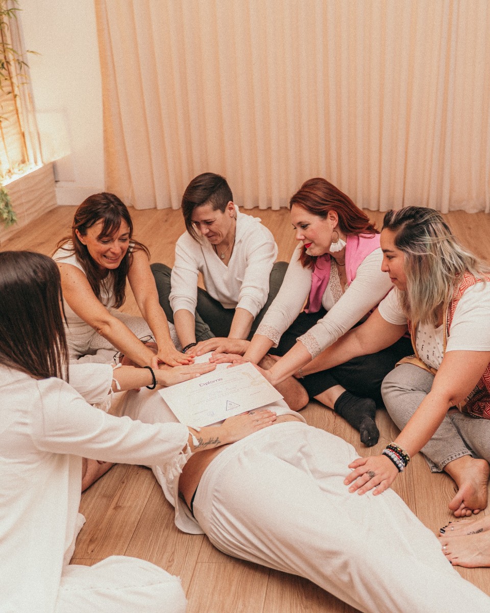 Formación Tu Luz con práctica grupal guiada.